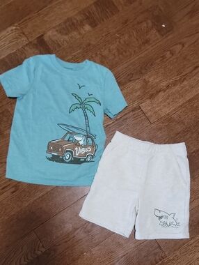 Blue 'Vibes' Surf Truck Tee & Cream Shark Shorts Set